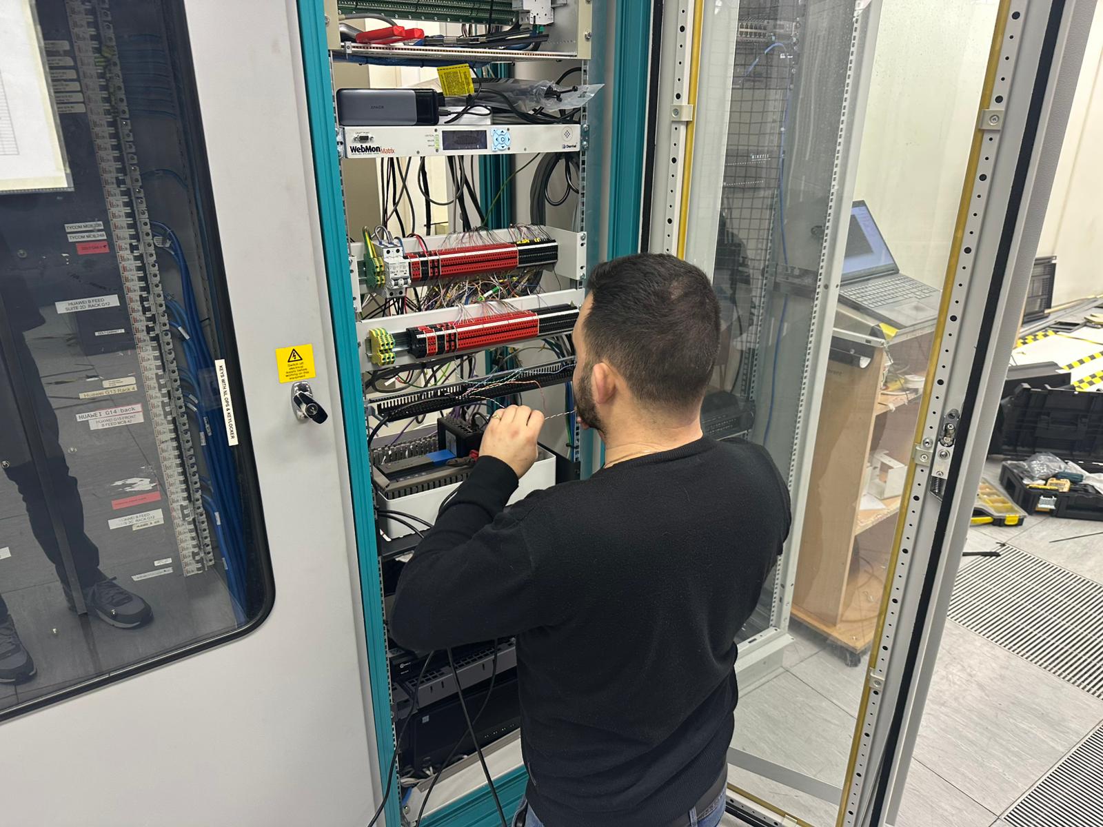 CRAH engineer installation